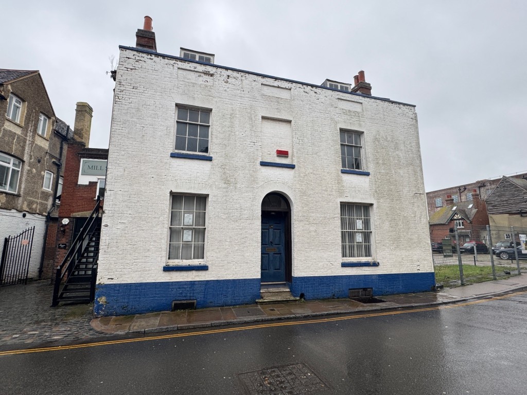 Lot: 60 - DOUBLE FRONTED PERIOD BUILDING IN CITY LOCATION - Front of 17 Stour Street